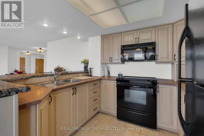 903 - 65 Ellen Street — photo 8 of 40