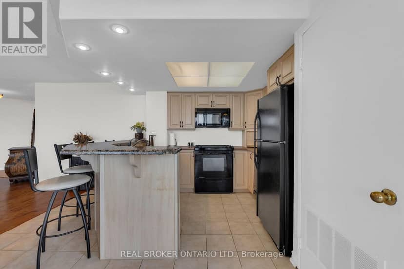 903 - 65 Ellen Street — photo 9 of 40
