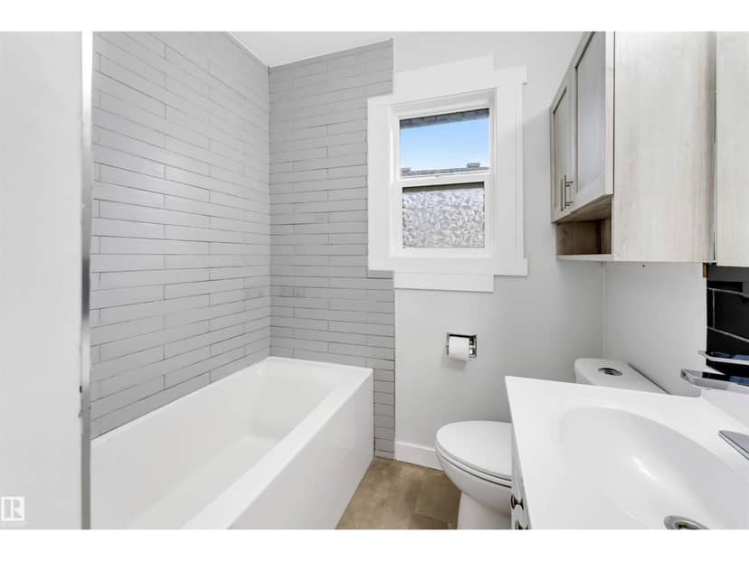 7928 82 AV NW — photo 19 of 21