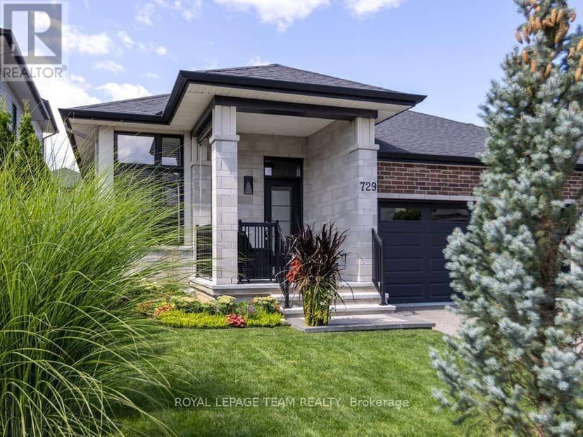 729 Carnelian Crescent — photo 2 of 38