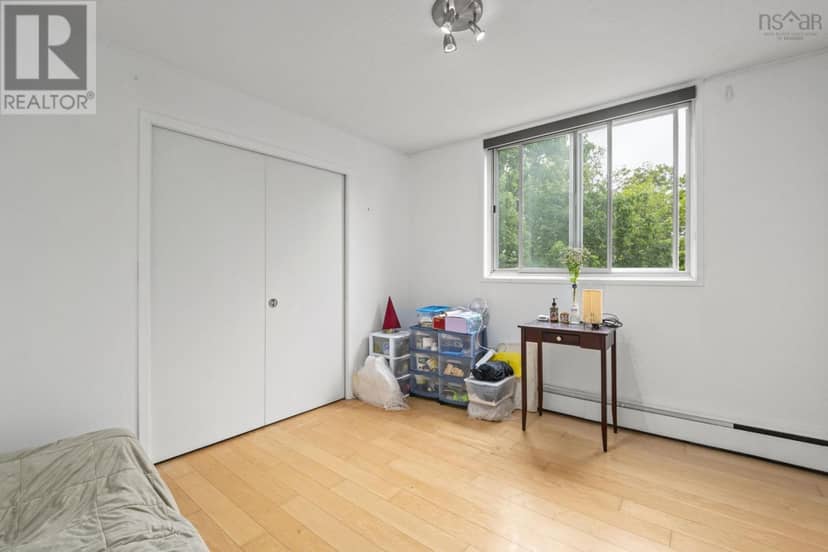 404 990 McLean Street — photo 12 of 22