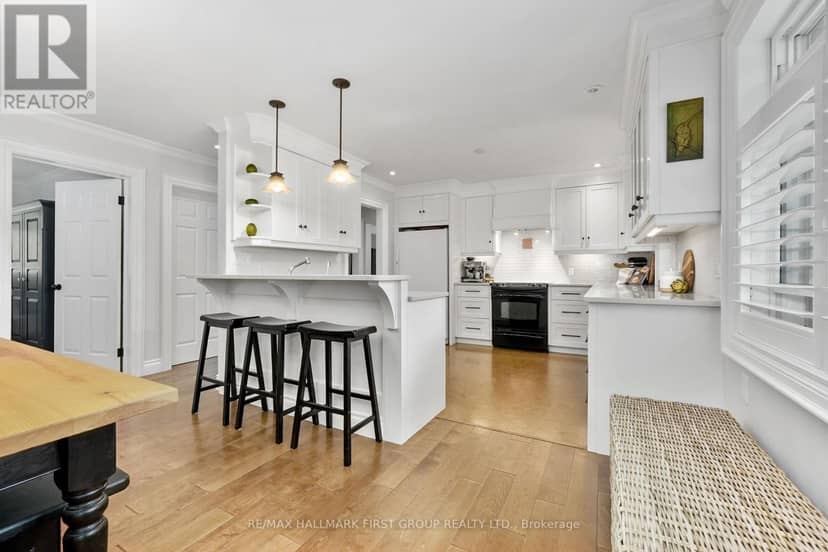 3311 Burnham Street N — photo 10 of 40