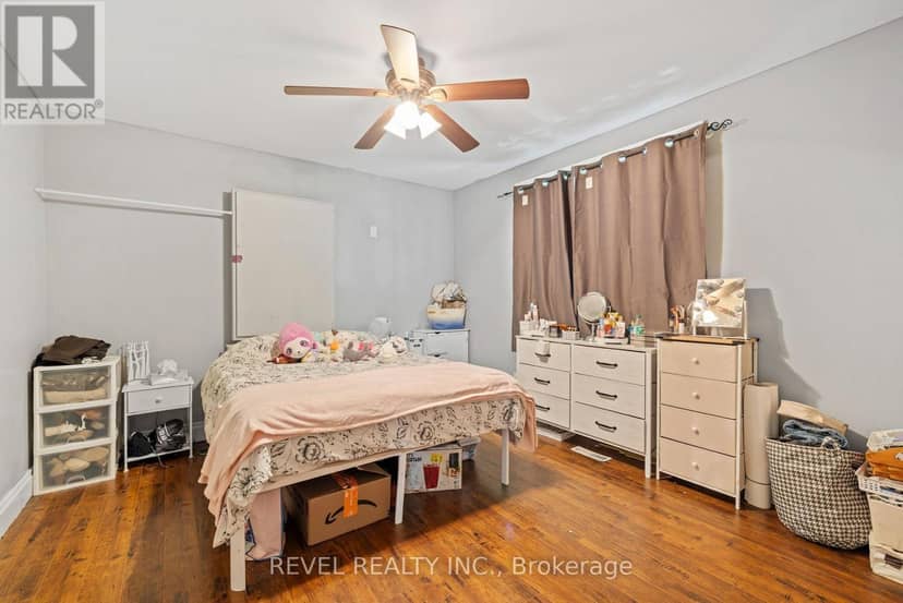 54 Chestnut Street E — photo 13 of 40