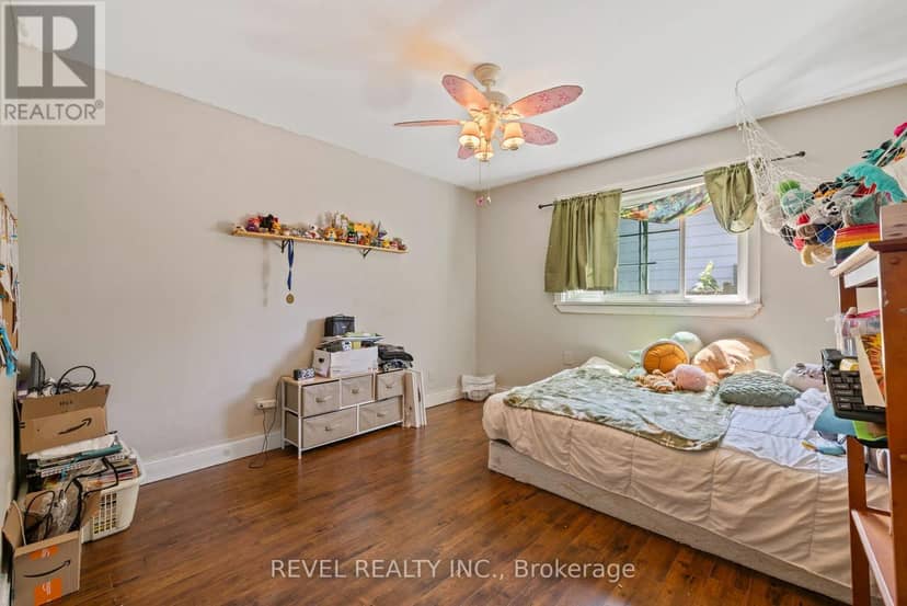 54 Chestnut Street E — photo 15 of 40