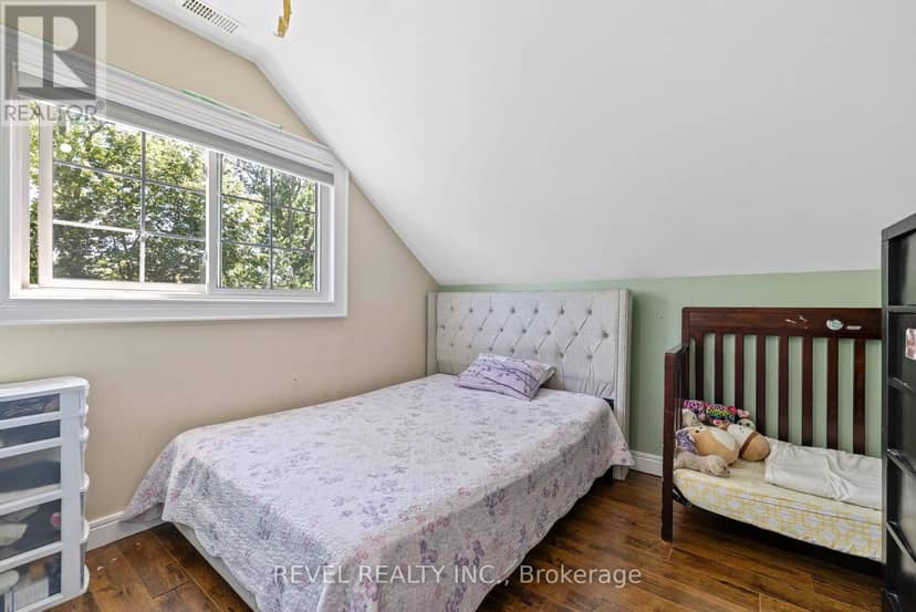 54 Chestnut Street E — photo 34 of 40