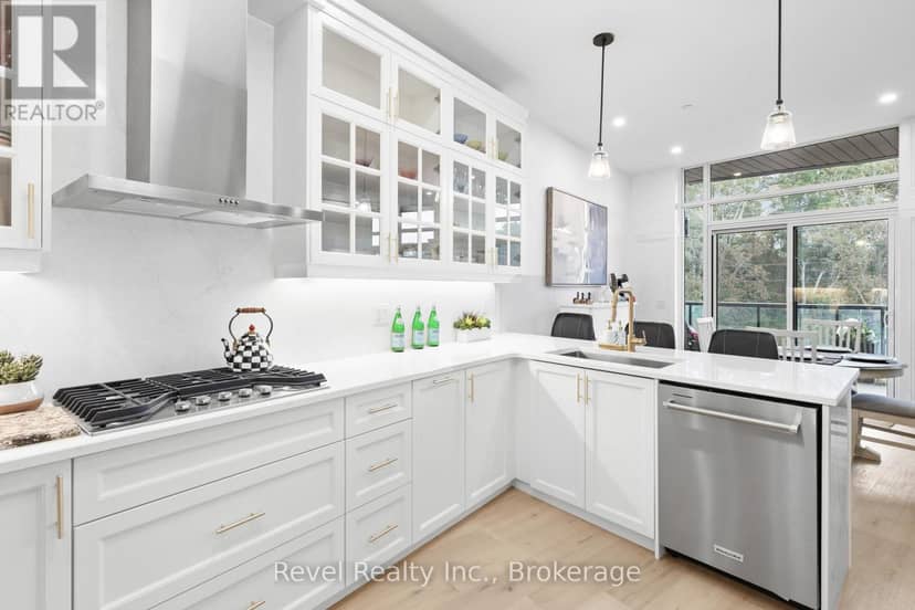 221 - 99 Louisa Street — photo 7 of 40