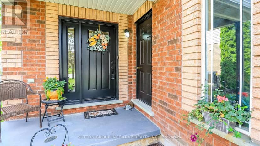 152 Julia Crescent — photo 2 of 22
