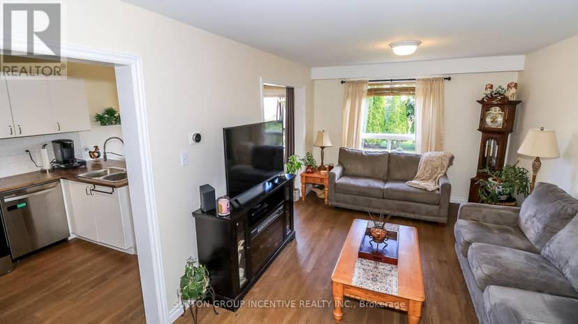 152 Julia Crescent — photo 5 of 22