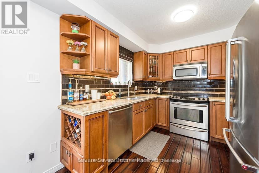 635 Commonwealth Crescent — photo 14 of 37