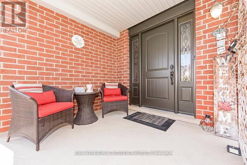 635 Commonwealth Crescent — photo 2 of 37