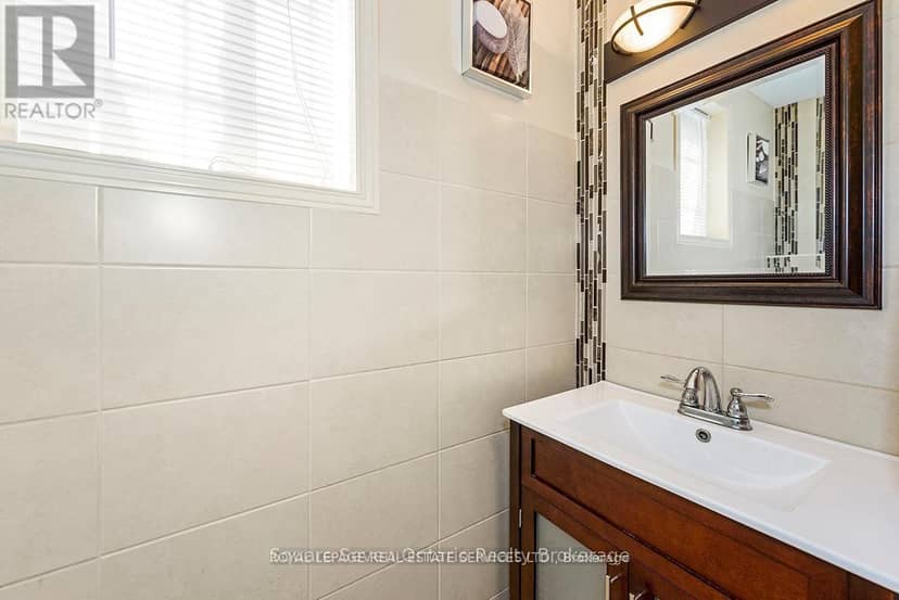 635 Commonwealth Crescent — photo 26 of 37