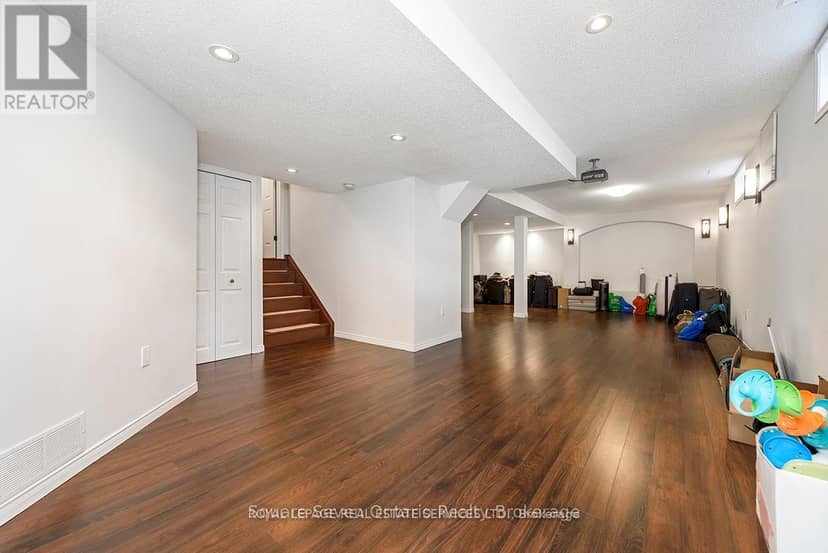 635 Commonwealth Crescent — photo 33 of 37