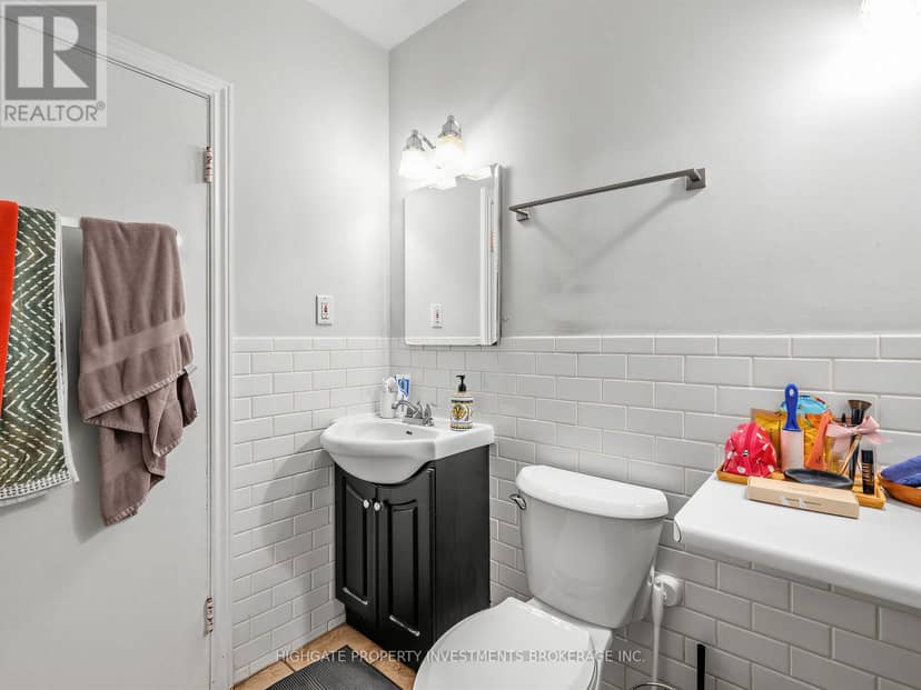 981 Avenue Road — photo 19 of 39