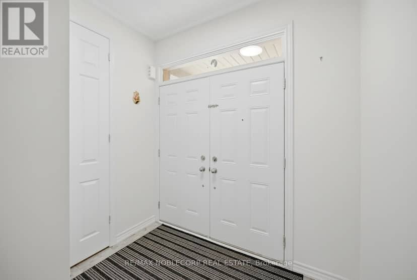 15 Gould Crescent — photo 11 of 40