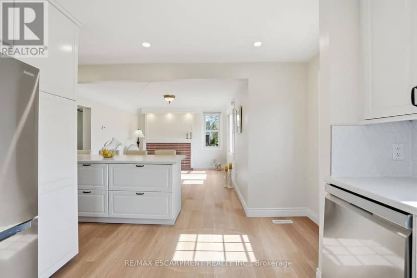 894 Garth Street — photo 11 of 39
