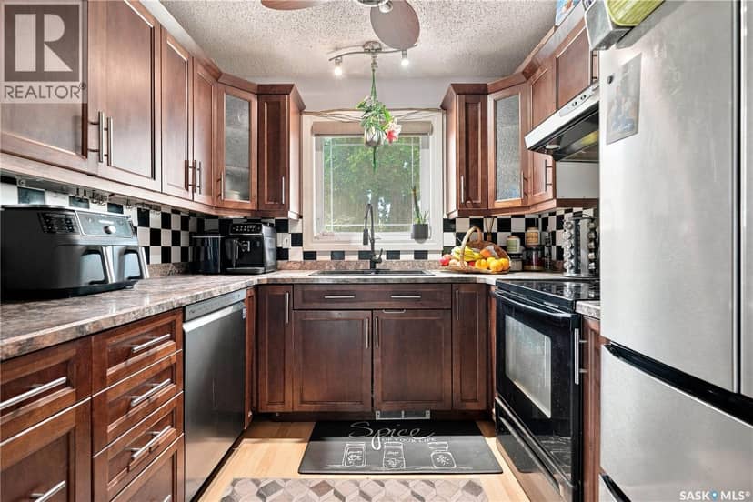 1423 Junor AVENUE — photo 10 of 31