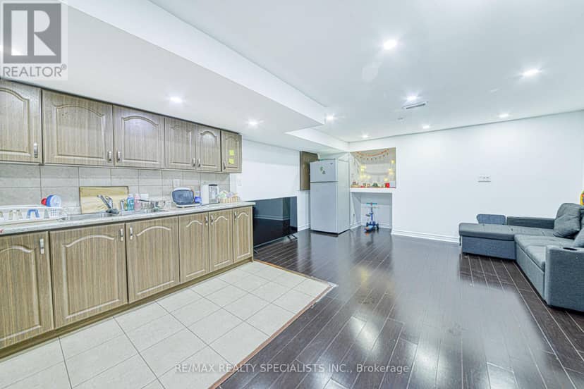 35 Softneedle Avenue — photo 18 of 19