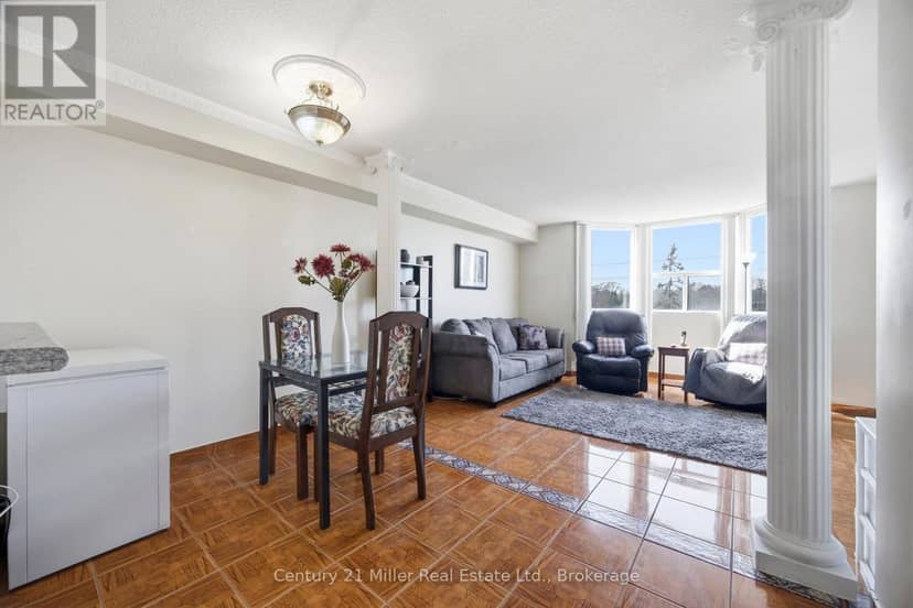411 - 3845 Lake Shore Boulevard W — photo 10 of 33