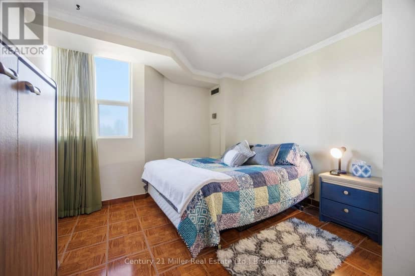 411 - 3845 Lake Shore Boulevard W — photo 16 of 33