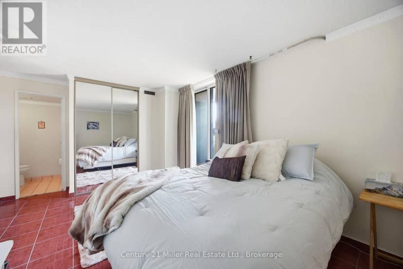 411 - 3845 Lake Shore Boulevard W — photo 18 of 33