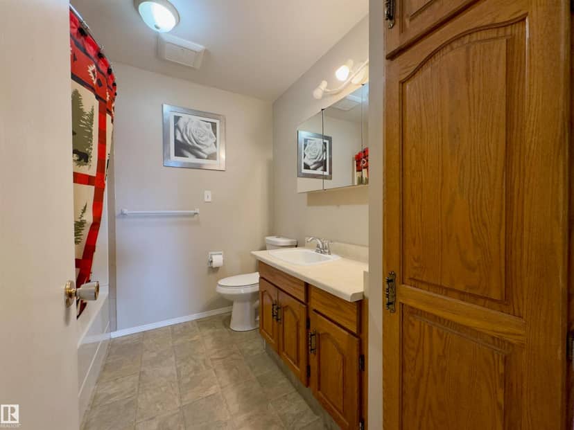 4844 47 AV — photo 11 of 39