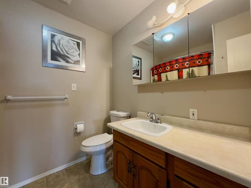 4844 47 AV — photo 13 of 39