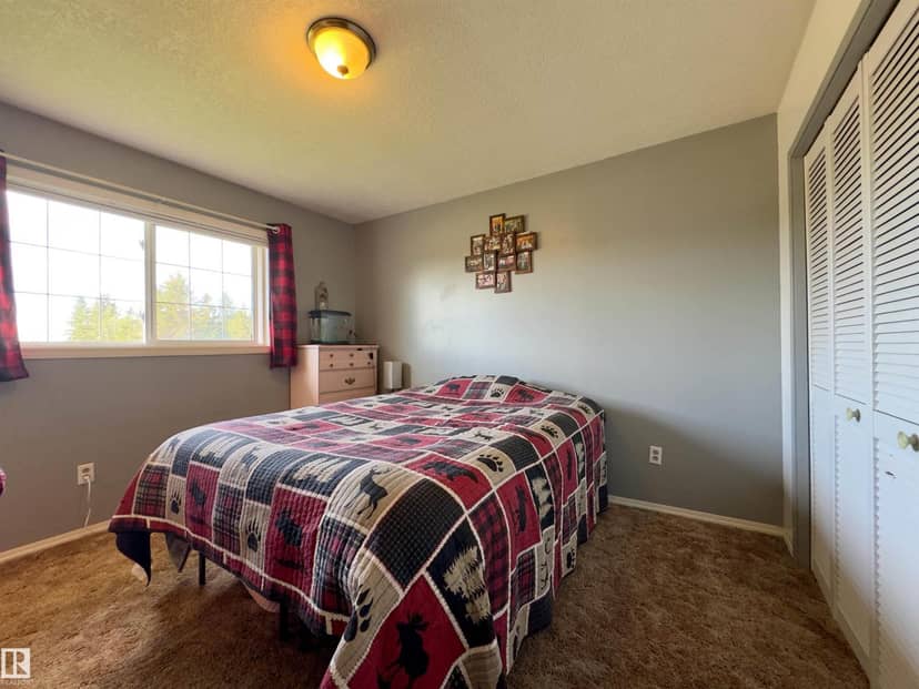 4844 47 AV — photo 16 of 39