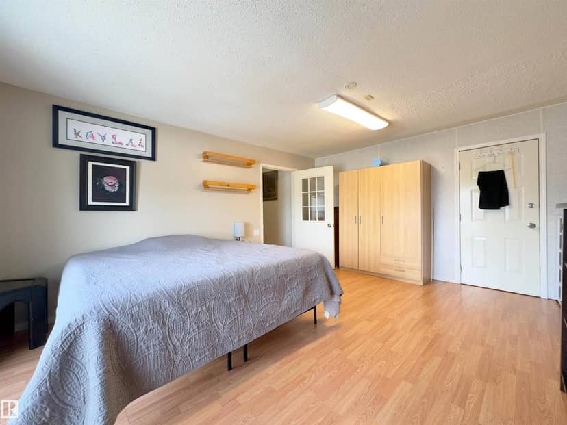4844 47 AV — photo 19 of 39