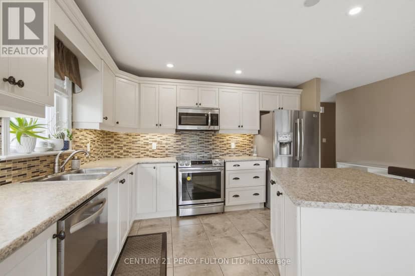 28 Freedom Crescent — photo 10 of 34
