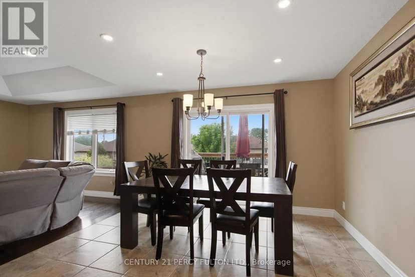 28 Freedom Crescent — photo 12 of 34