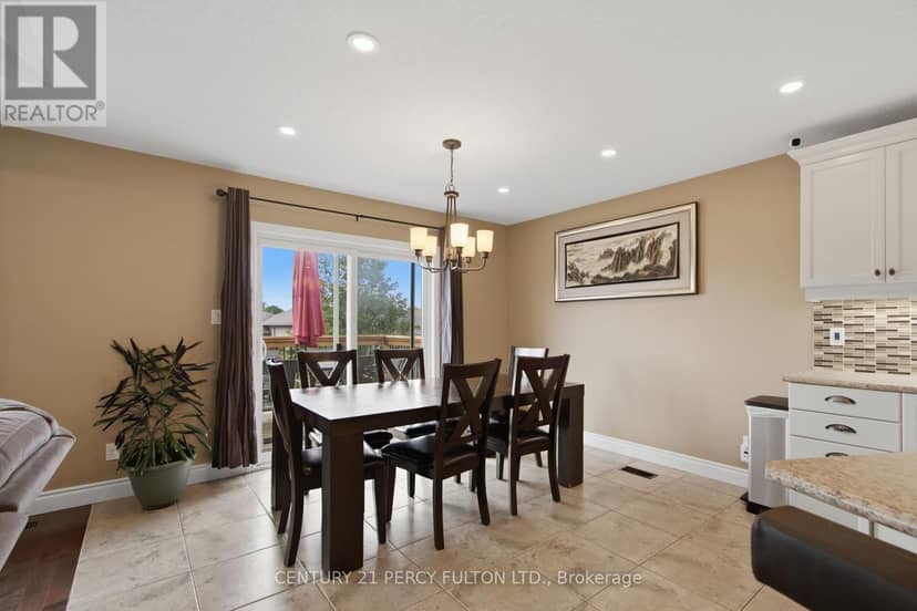 28 Freedom Crescent — photo 13 of 34