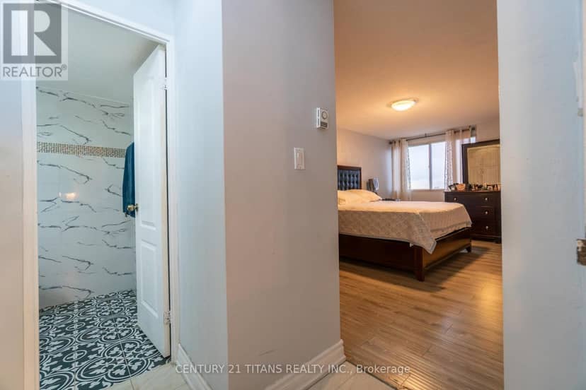 3001 - 3 Massey Square — photo 11 of 21