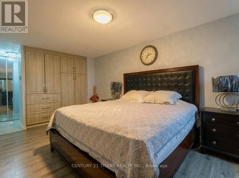 3001 - 3 Massey Square — photo 9 of 21
