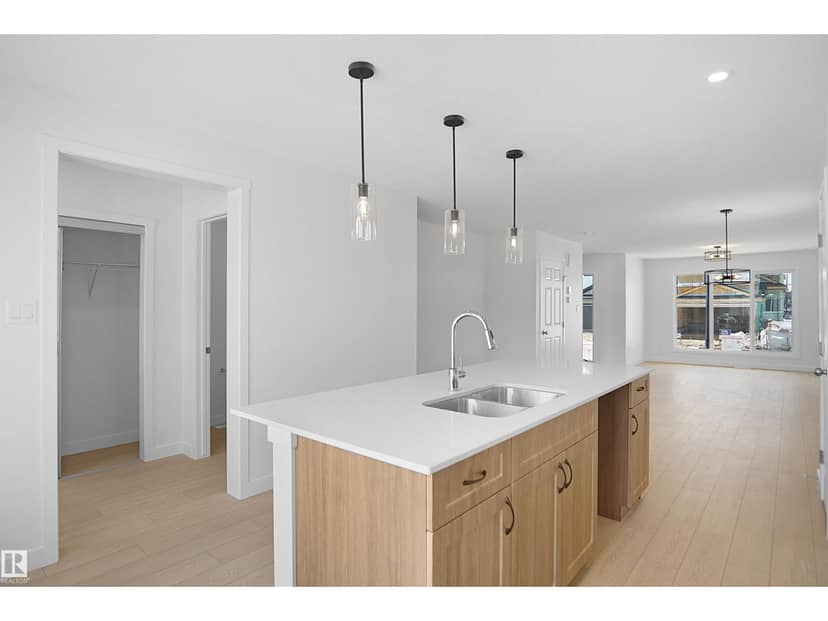 7319 181 AV NW — photo 12 of 31