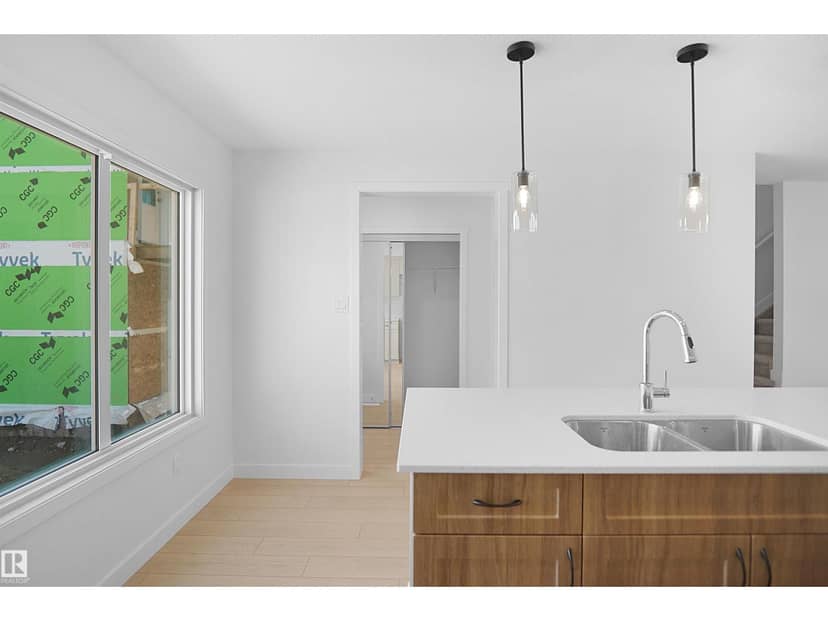 7319 181 AV NW — photo 13 of 31