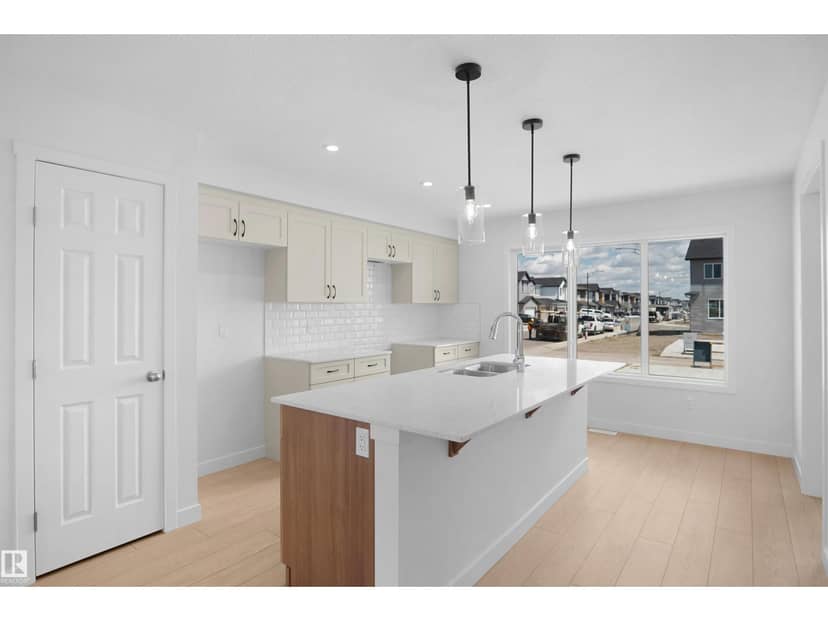 7319 181 AV NW — photo 9 of 31