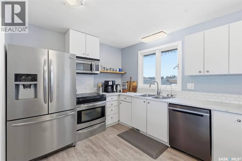 304 4th AVENUE — photo 8 of 40