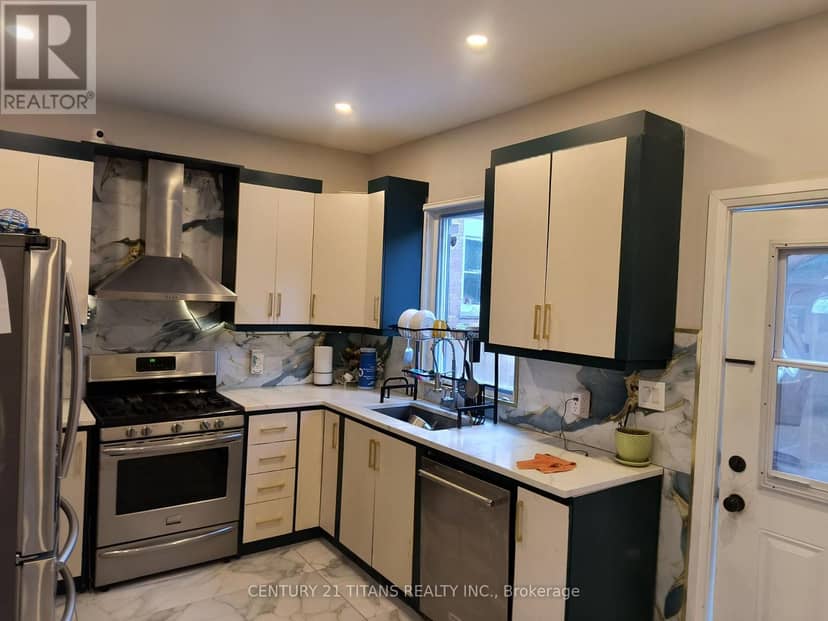 127 Wellington Street E — photo 11 of 12