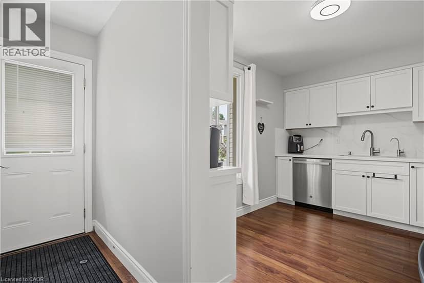 15 GREEN VALLEY Drive Unit# 1 — photo 5 of 40