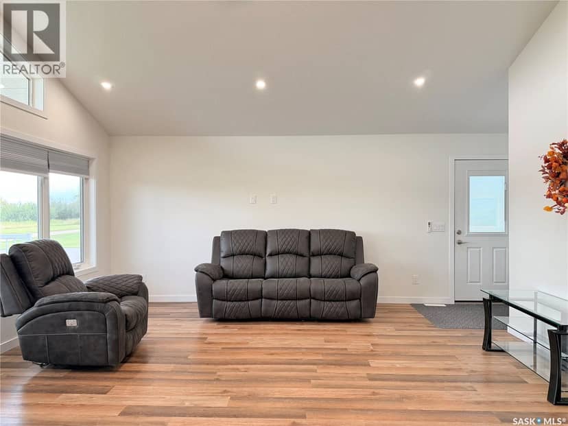 337 Railway AVENUE — photo 18 of 40