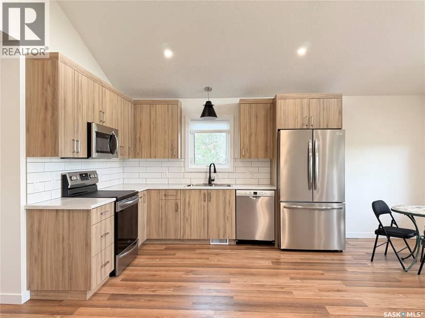 337 Railway AVENUE — photo 19 of 40