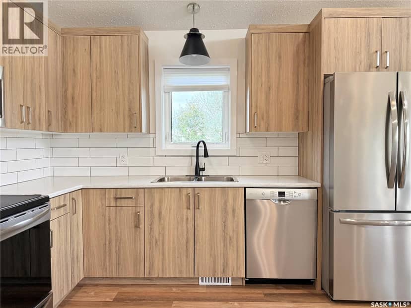 337 Railway AVENUE — photo 21 of 40