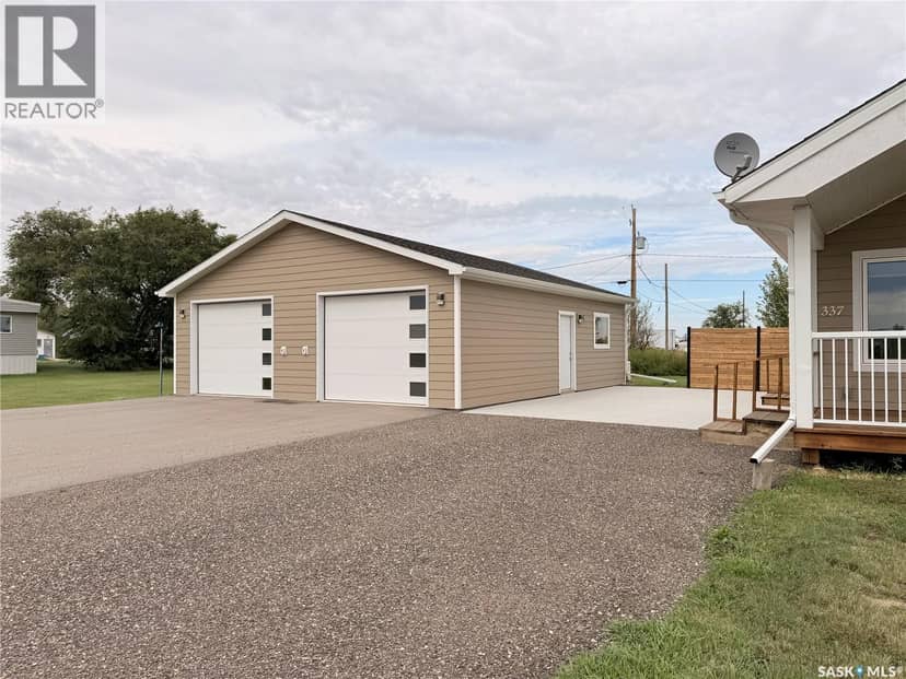 337 Railway AVENUE — photo 4 of 40