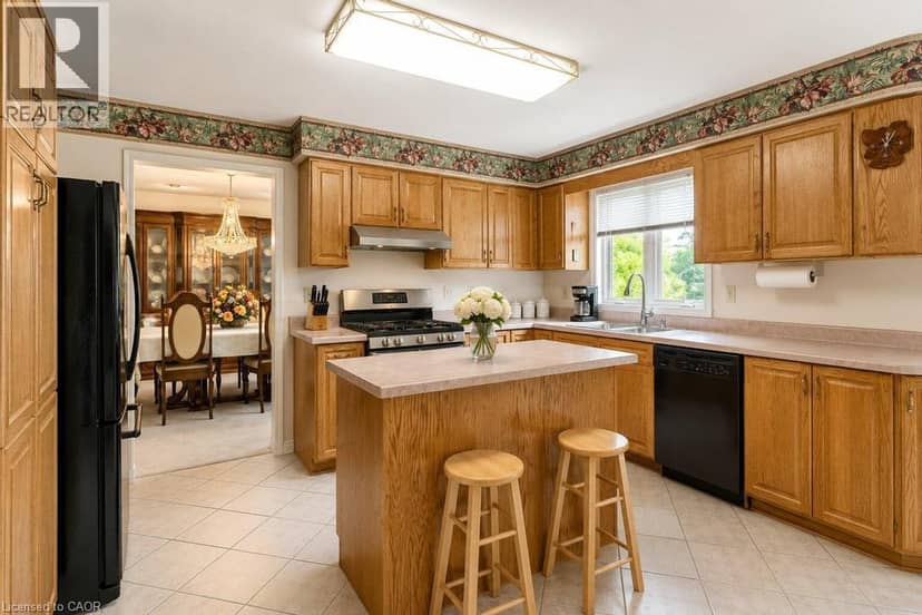 33 MARYVALE Avenue — photo 10 of 34