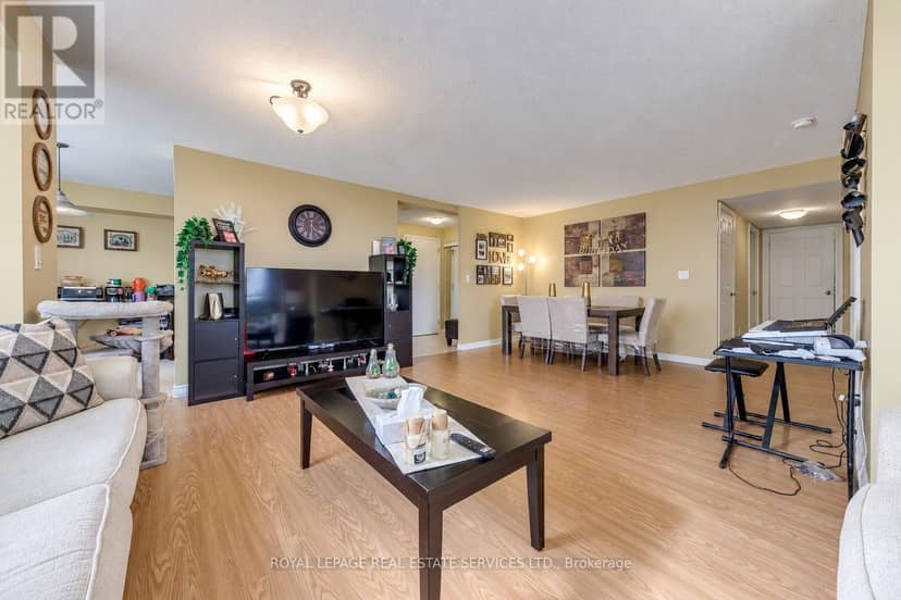1433 - 3888 Duke Of York Boulevard — photo 10 of 31