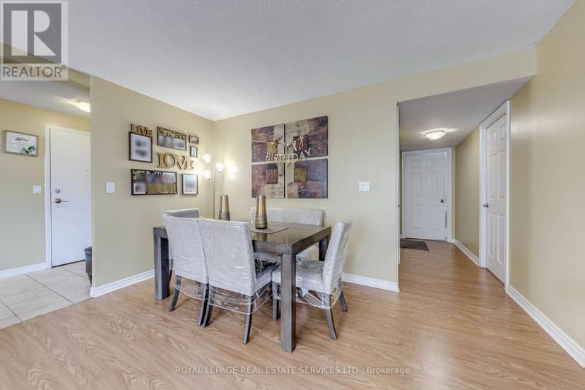 1433 - 3888 Duke Of York Boulevard — photo 11 of 31