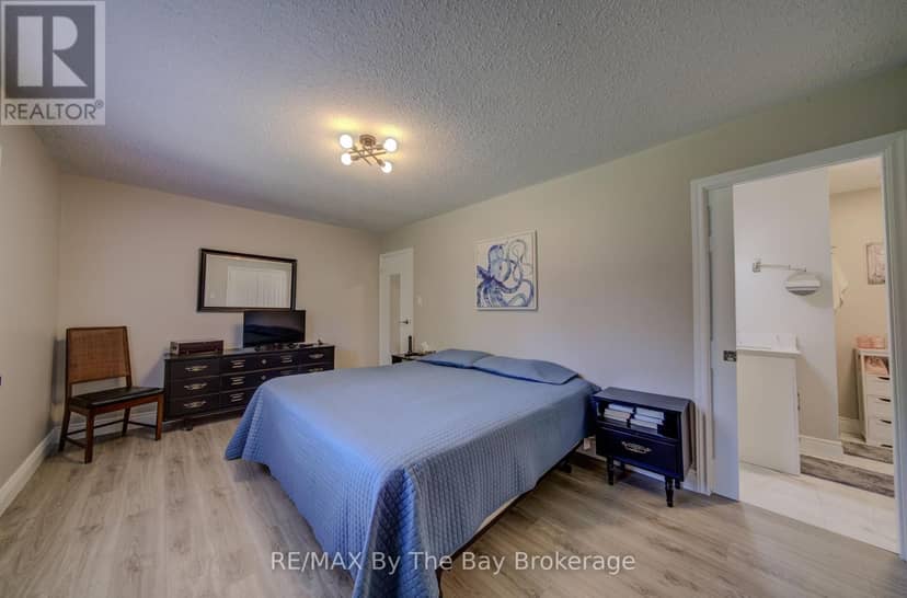 258 Sunnidale Street — photo 21 of 40