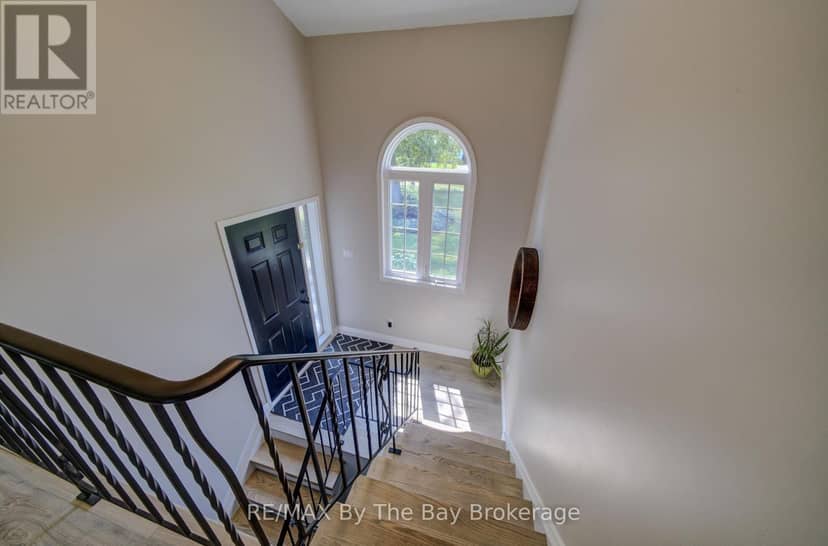 258 Sunnidale Street — photo 6 of 40