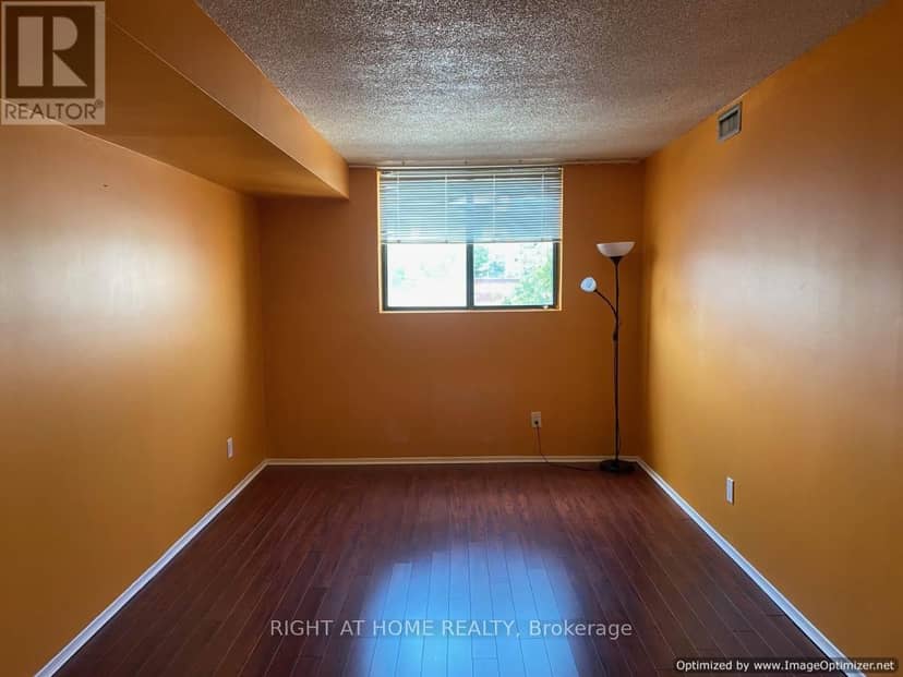 302 - 25 Agnes Street — photo 12 of 16