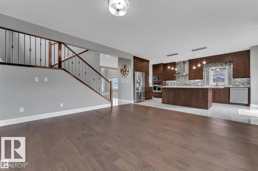 4902 38 ST — photo 14 of 40